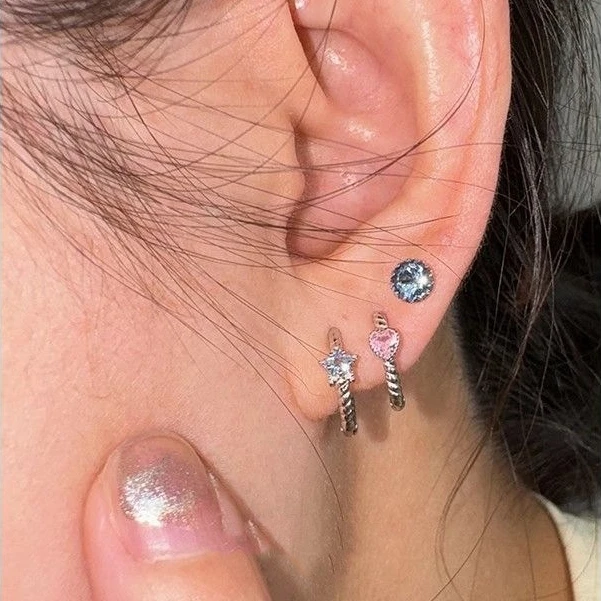 早春上新~粉蓝红五角星麻花耳圈轻奢高级感耳扣小众设计感耳饰女