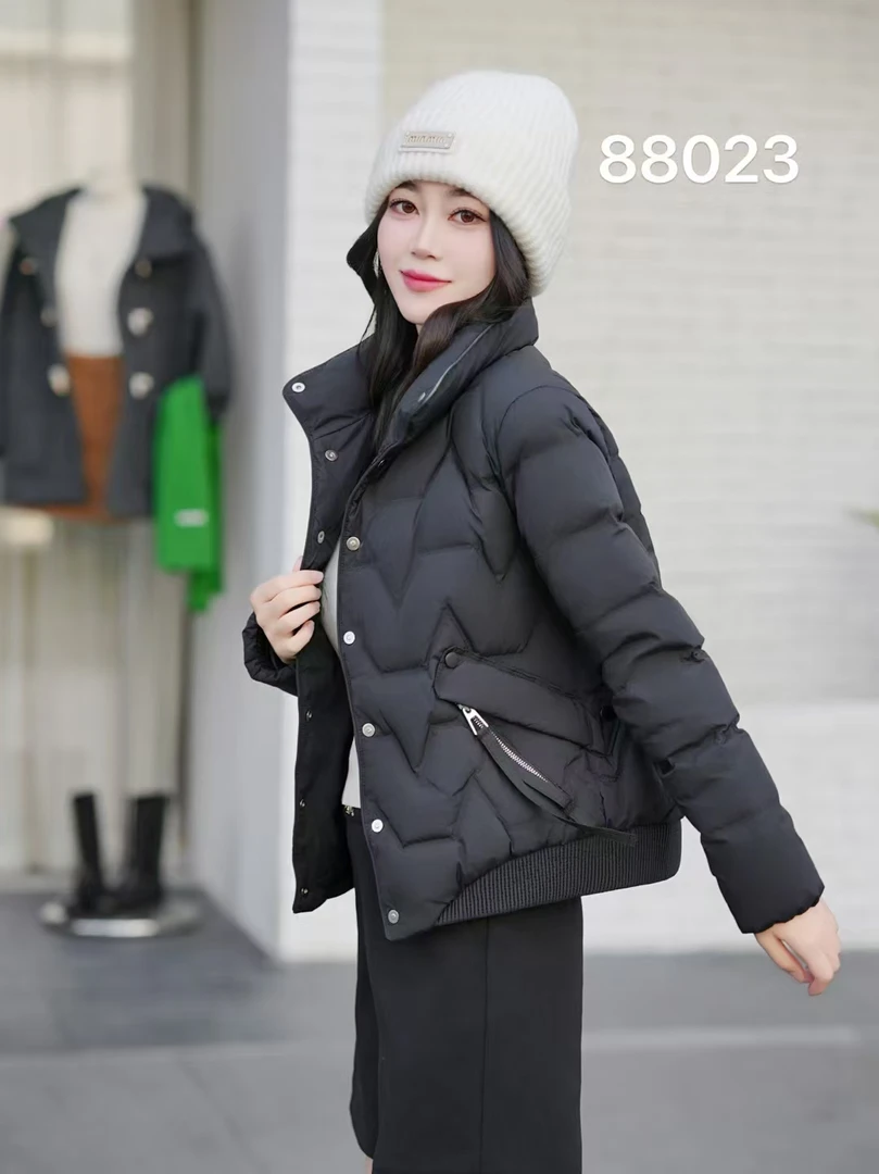 《霞姐服饰》冬季新款百搭时尚立领羽绒服加厚女休闲货号：88023