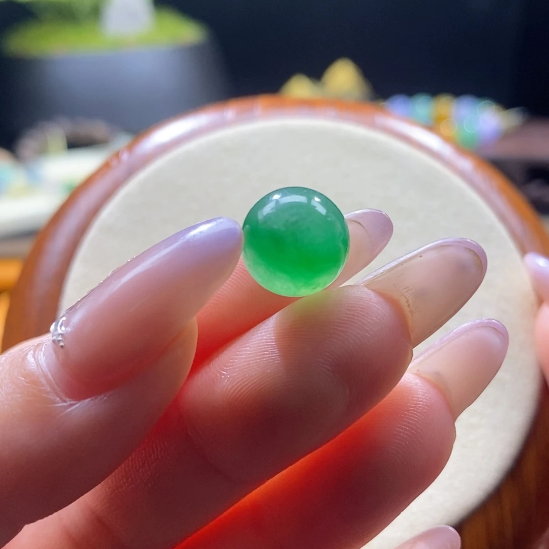 翡翠未镶嵌颈饰翡翠冰飘辣绿色根珠