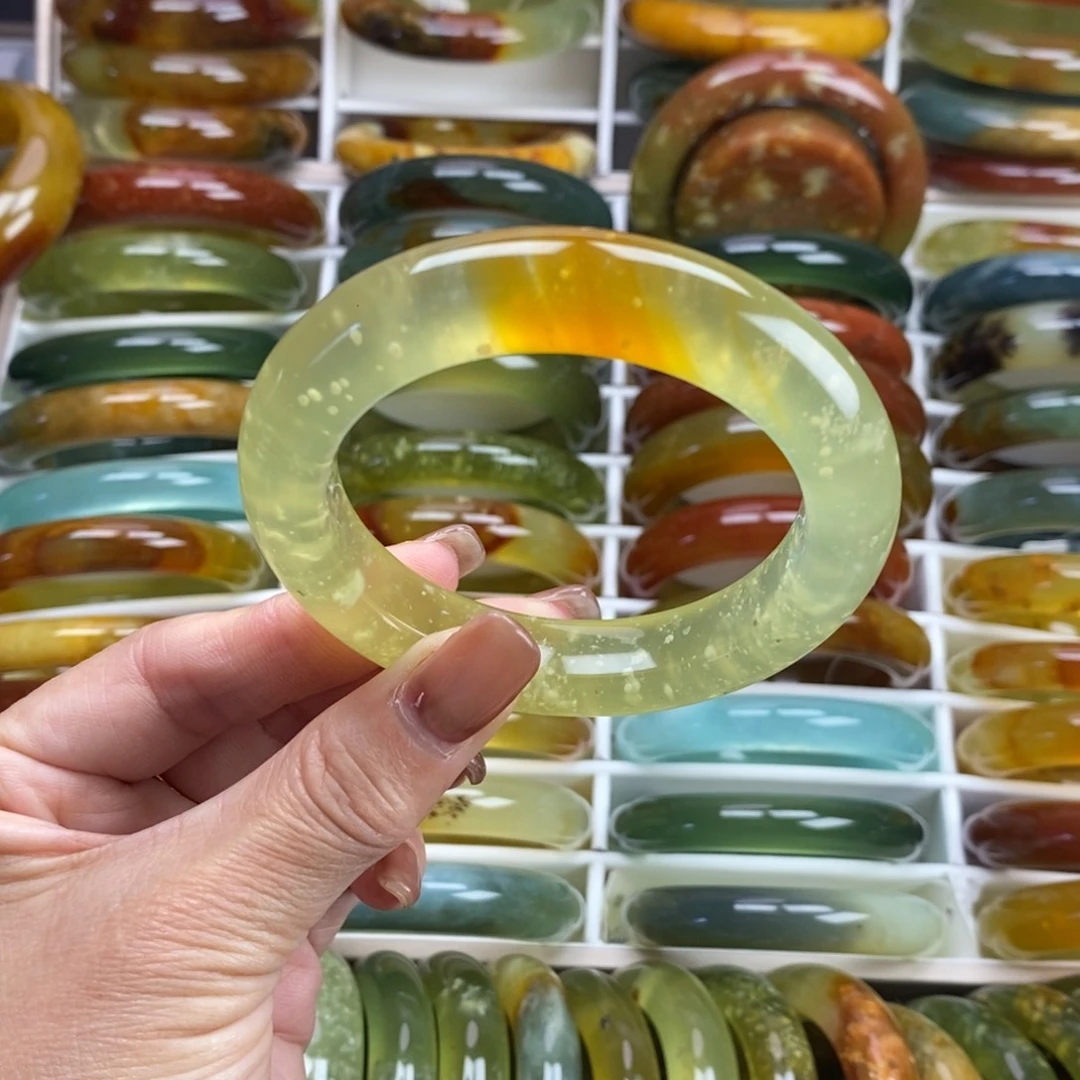 未镶嵌蛇纹石玉手镯向**浅