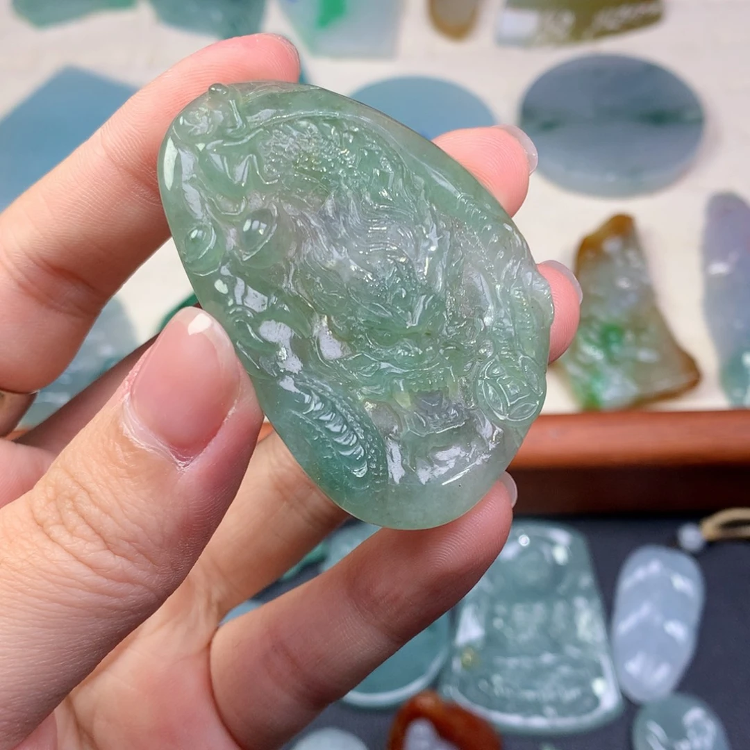 翡翠未镶嵌颈饰好