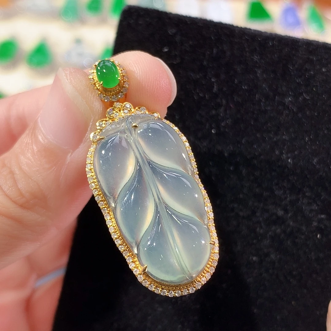 翡翠18K金镶嵌颈饰