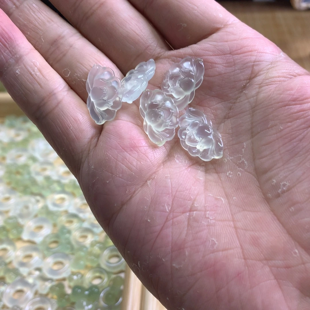 蛇纹石玉未镶嵌吊坠