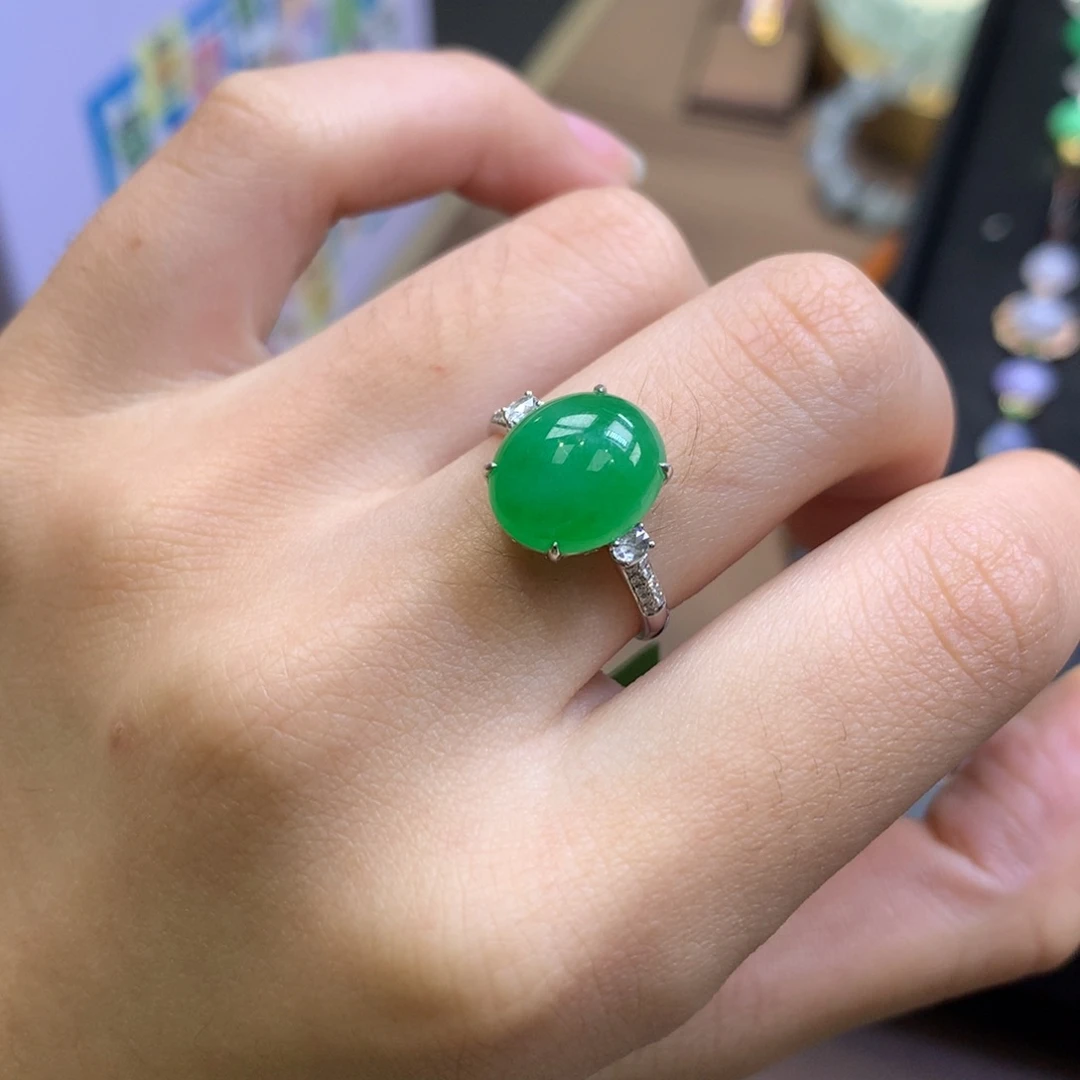 寒***雪翡翠18K金镶嵌颈饰翡翠