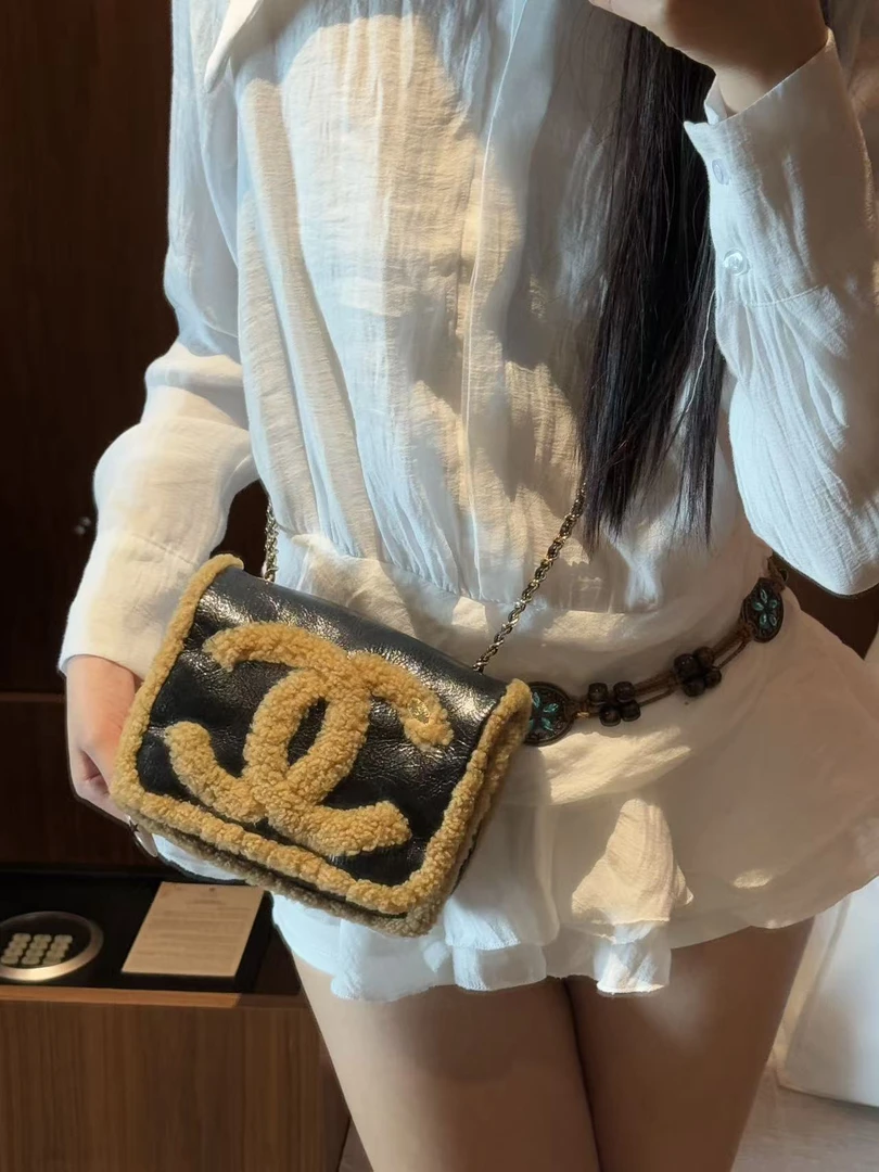 95新 Chanel/香奈儿 展会外场！泰迪邮差包
