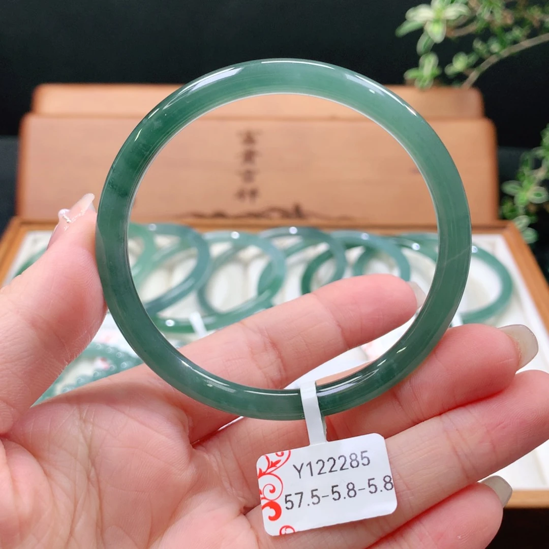 翡翠手镯未镶嵌天然