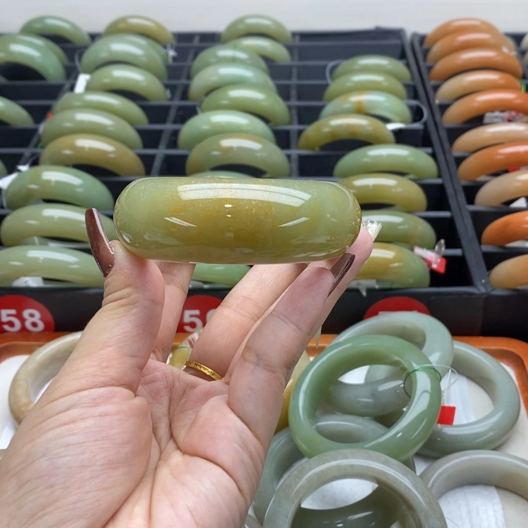 石英岩玉未镶嵌手镯