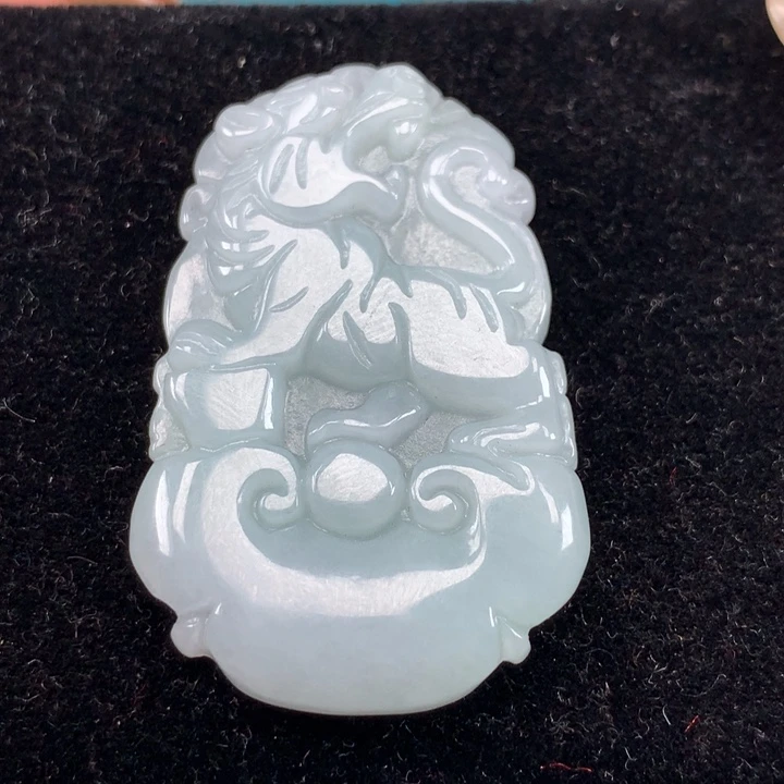 颈饰未镶嵌翡翠虎