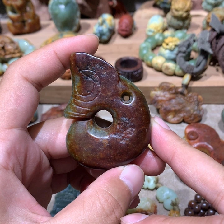 未镶嵌岫岩河磨玉（透闪石质玉）挂件