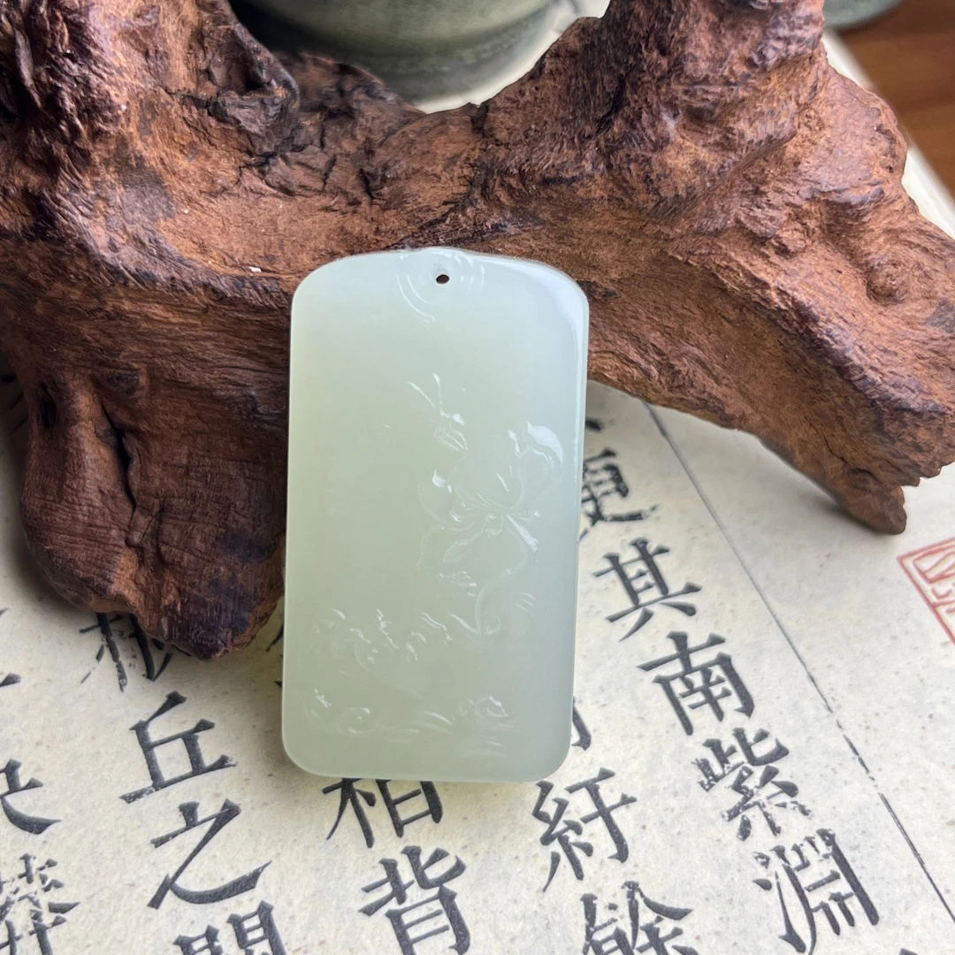 和田玉冰晴水蜻蜓荷花吊坠赠绳