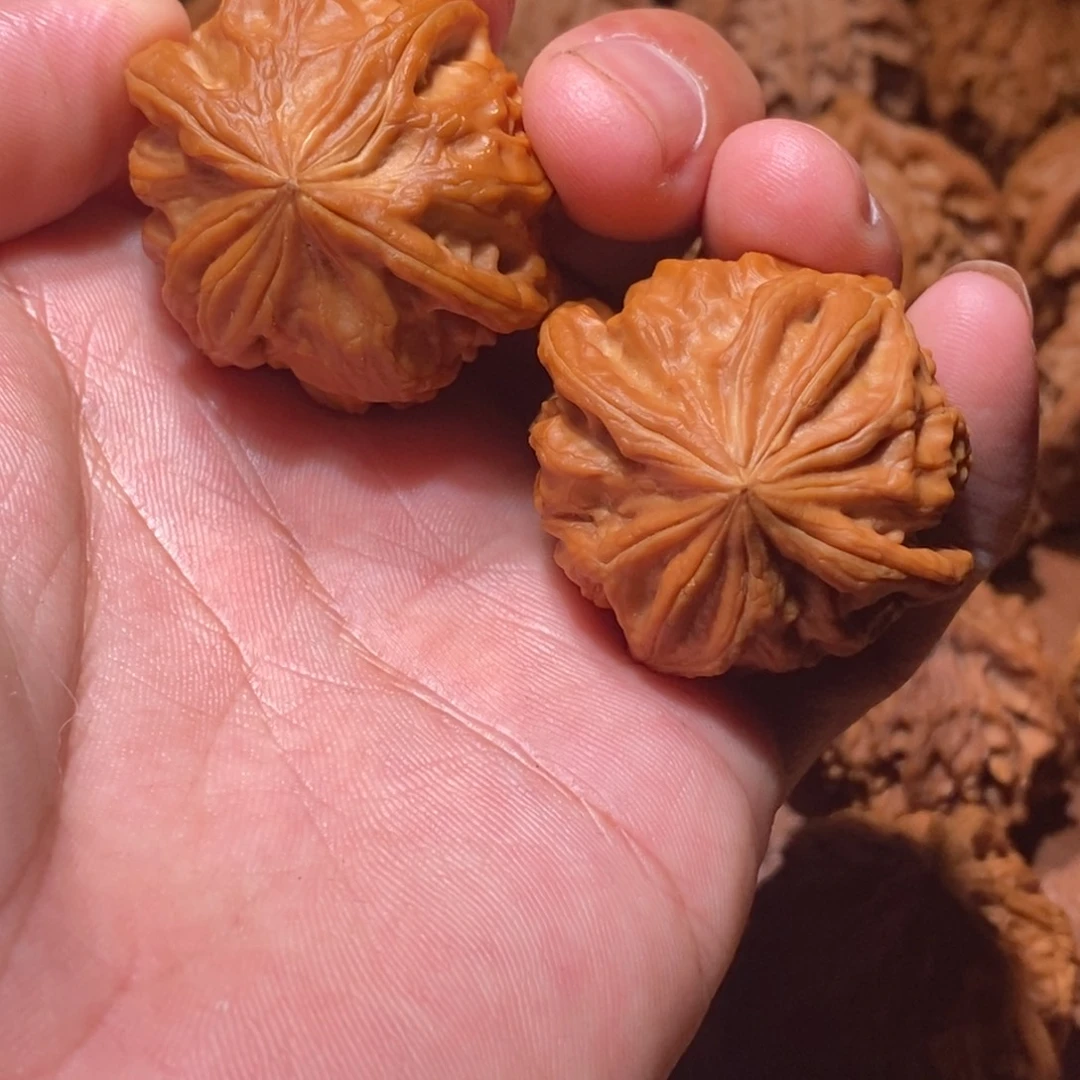 风***凤眼四棱文玩核桃手把件