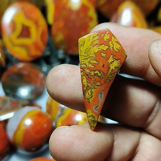 陈***波玛瑙/玉髓合金颈饰