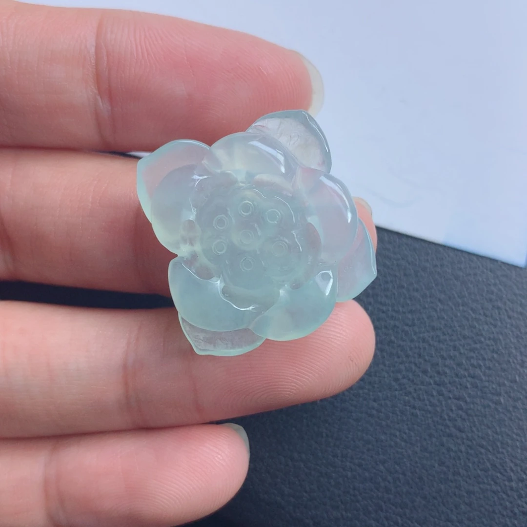 翡翠颈饰未镶嵌莲花