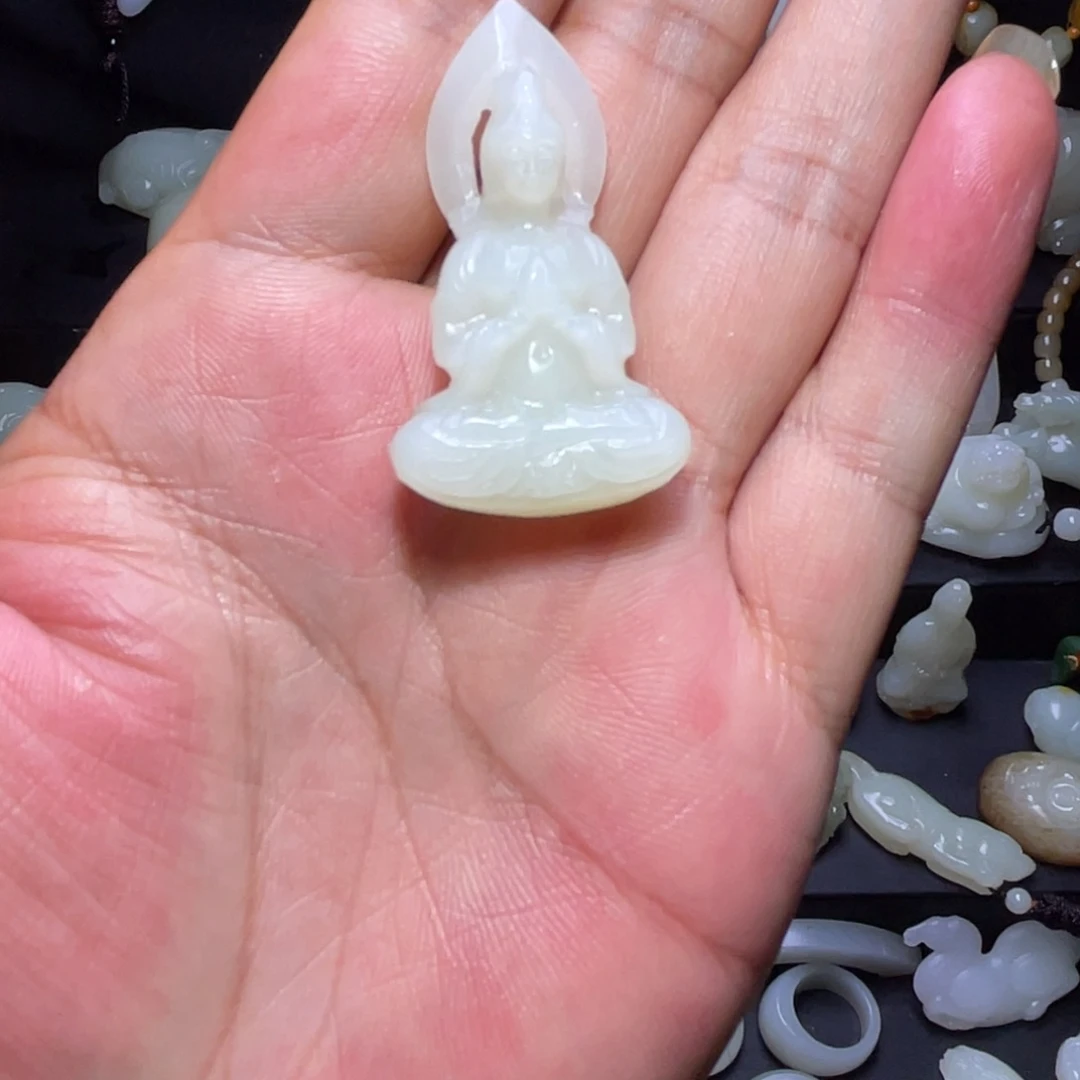 和田玉未镶嵌颈饰谭*龙