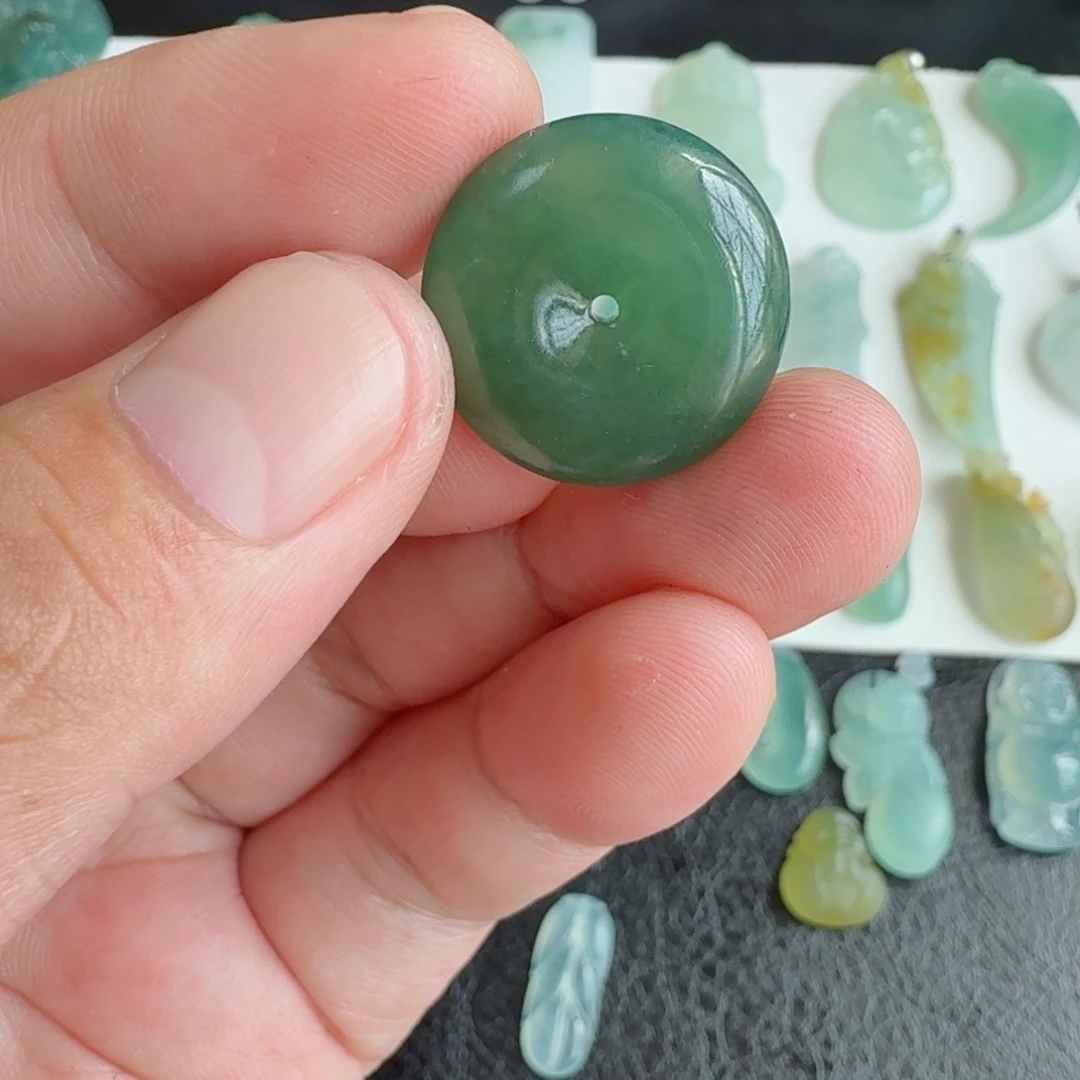 定制翡翠未镶嵌挂件