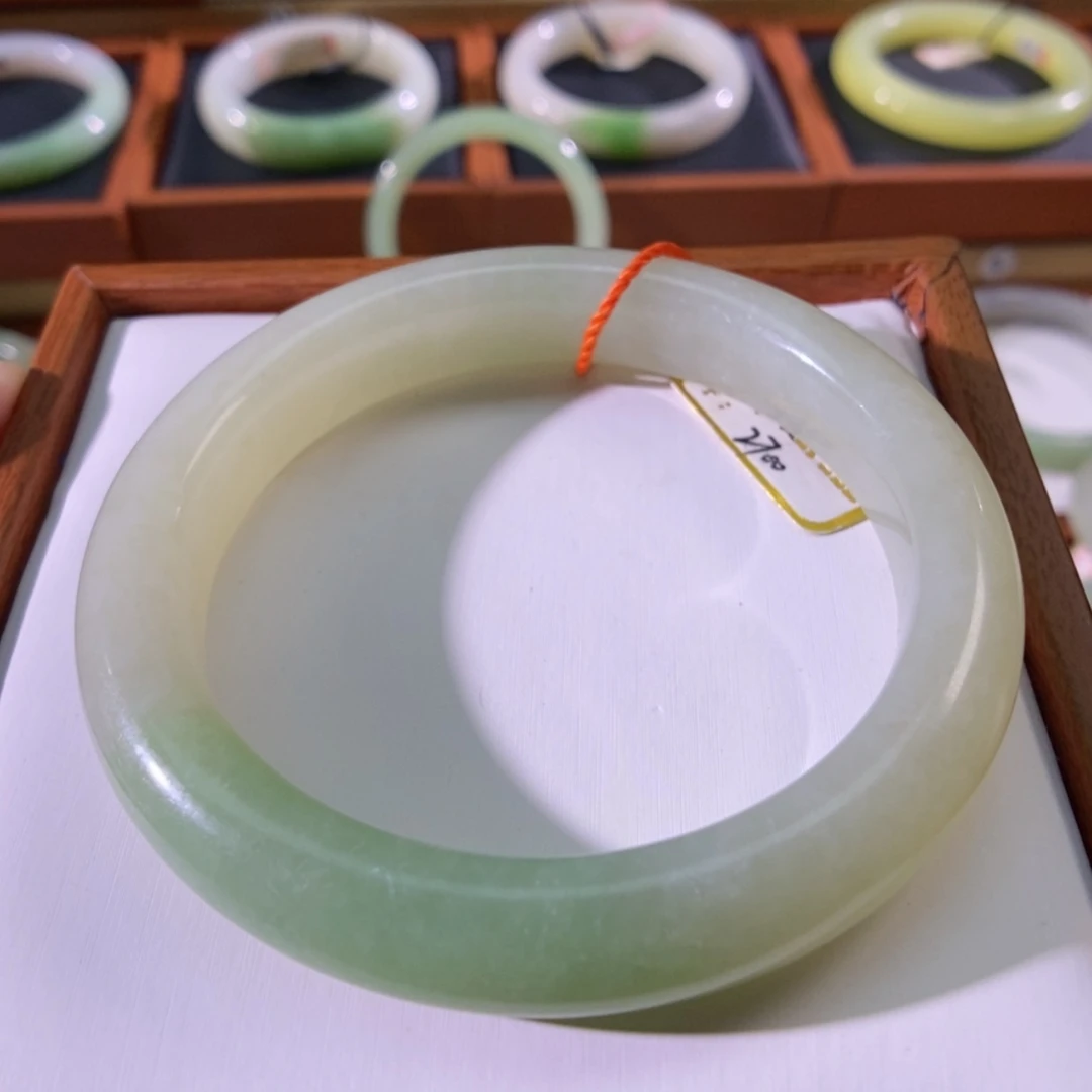 【闪购商品】未镶嵌手镯和田玉