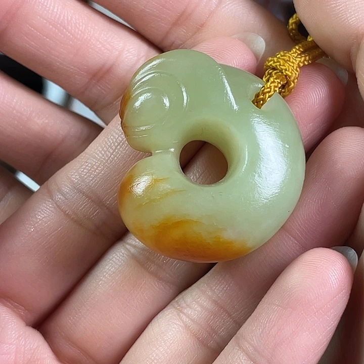 尹***赏和田玉未镶嵌挂件