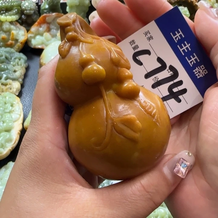 透闪石质玉未镶嵌把件