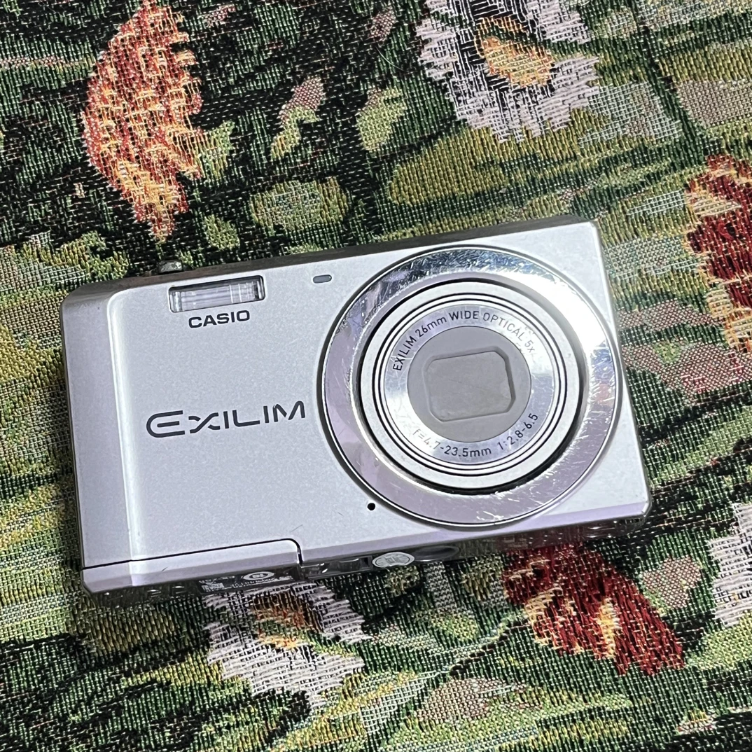 9新 Casio/卡西欧 zs5 银色 1400万像素 复古ccd数码相机冷色调