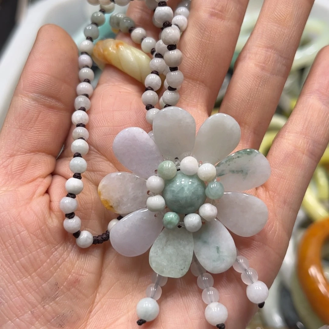 翡翠颈饰未镶嵌翡翠