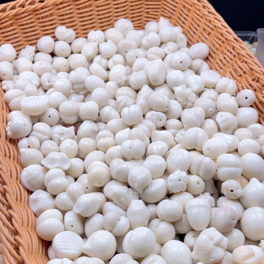 白玉菩提吊坠f瑕20-25mm5颗。象牙果