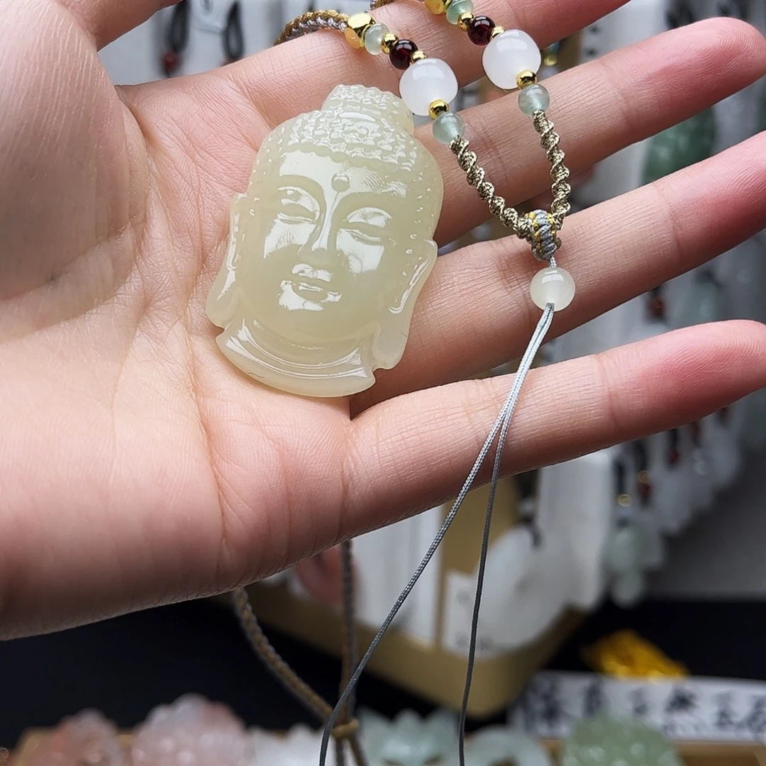 石英质玉未镶嵌颈饰