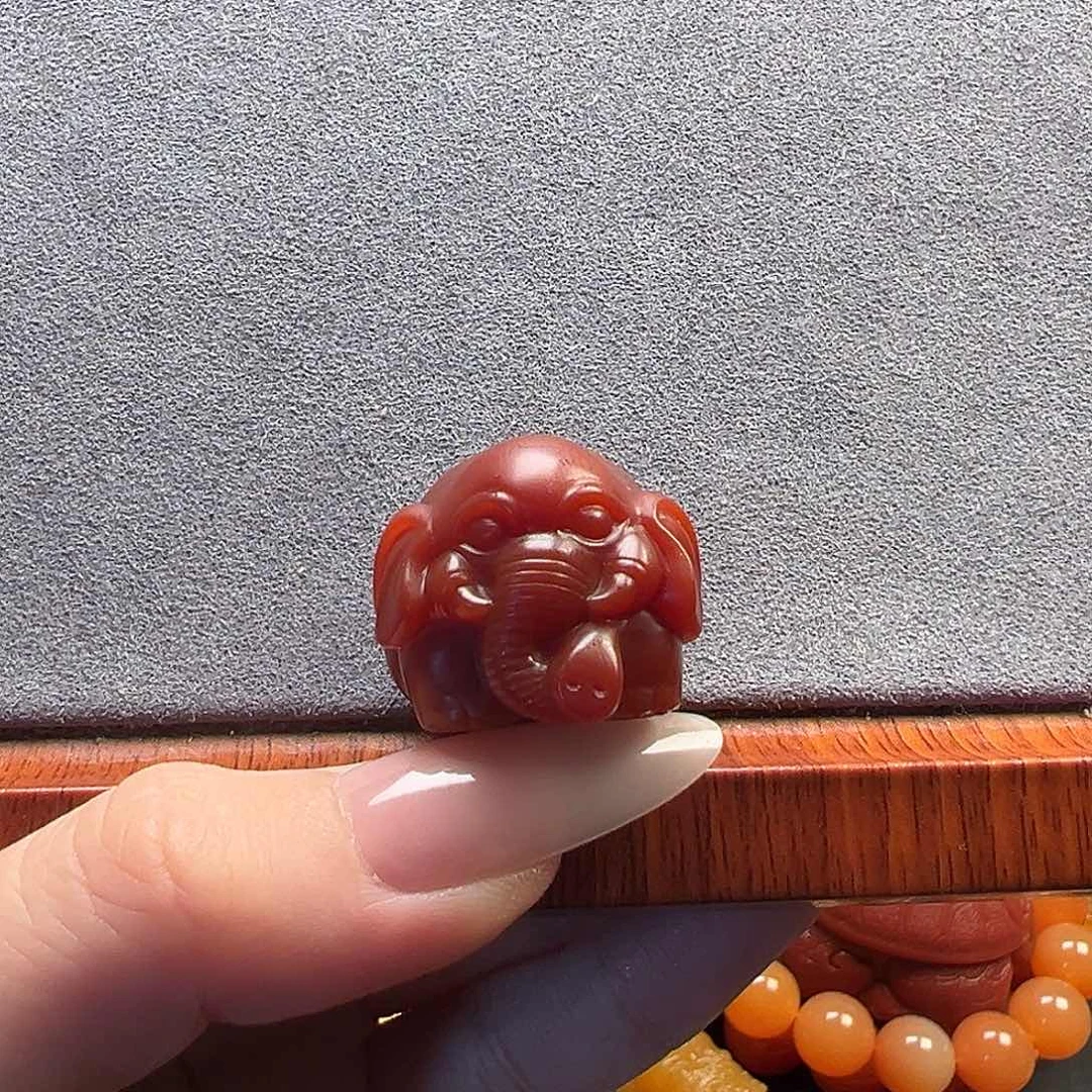 战***歌石英质玉（缅黄）吊坠未镶嵌