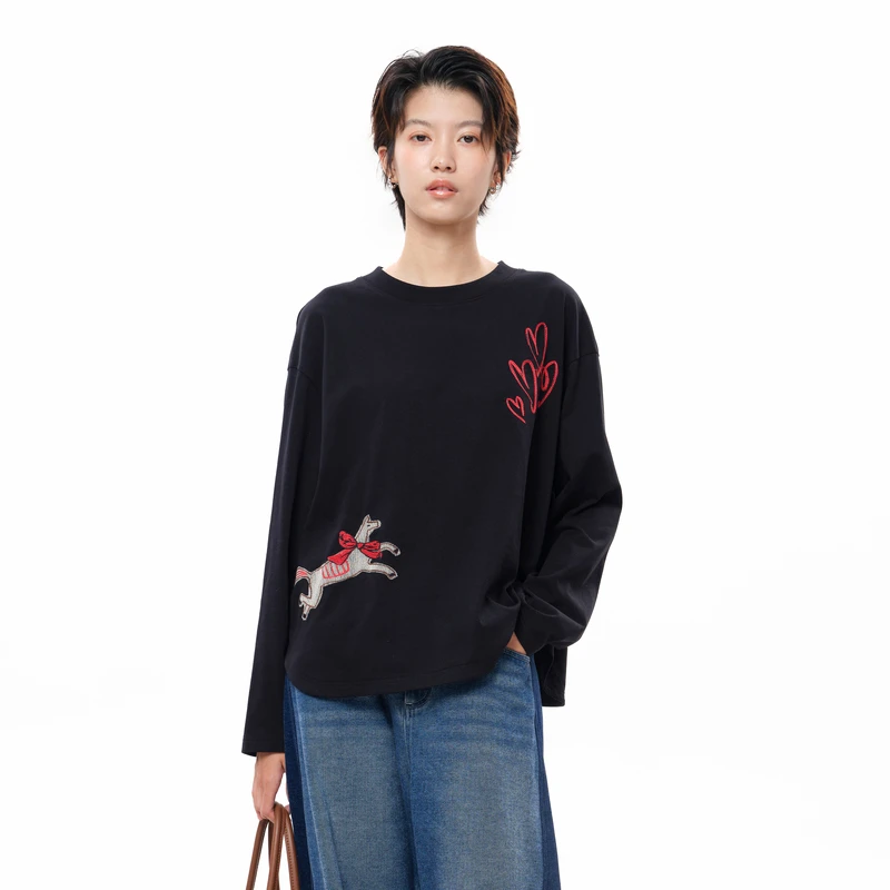 MOVEUP幻走2025冬季新款.FUN圆领绣花弧线下摆短款T恤女3EWD10594