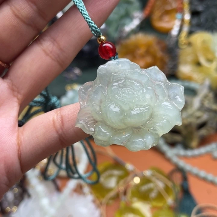 蛇纹石玉未镶嵌吊坠