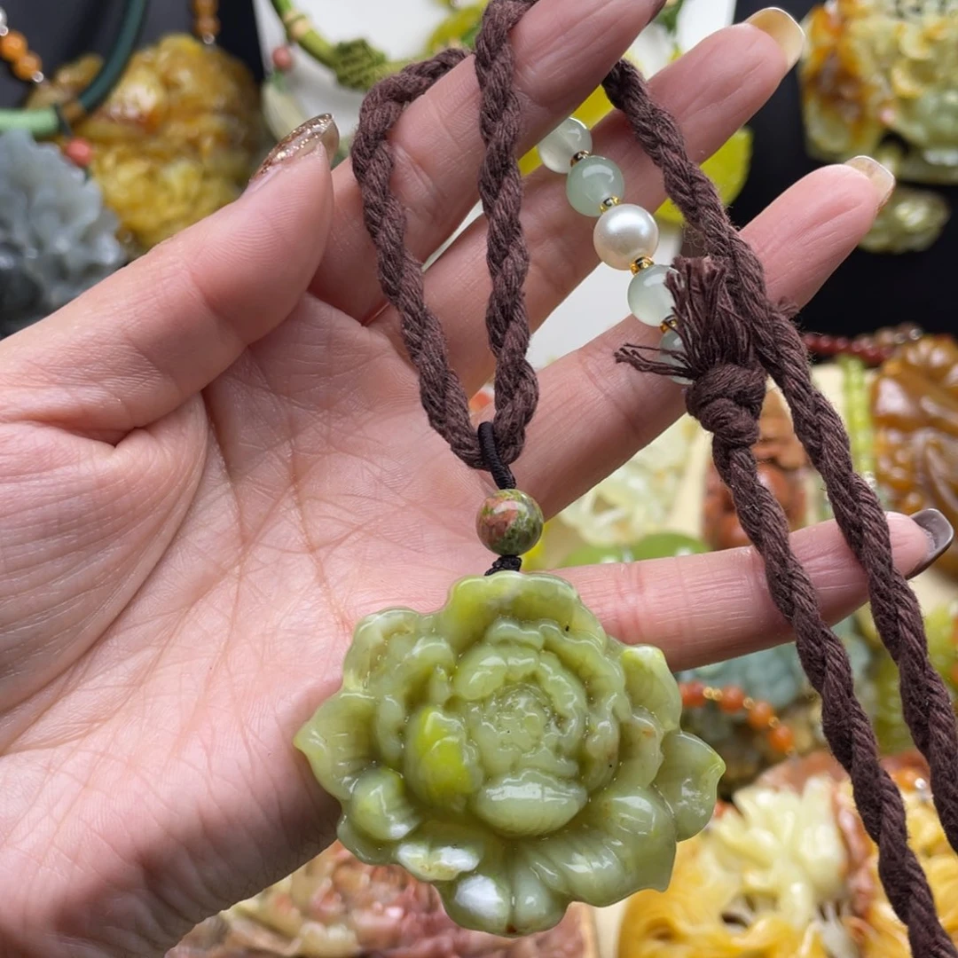 未镶嵌蛇纹石玉颈饰