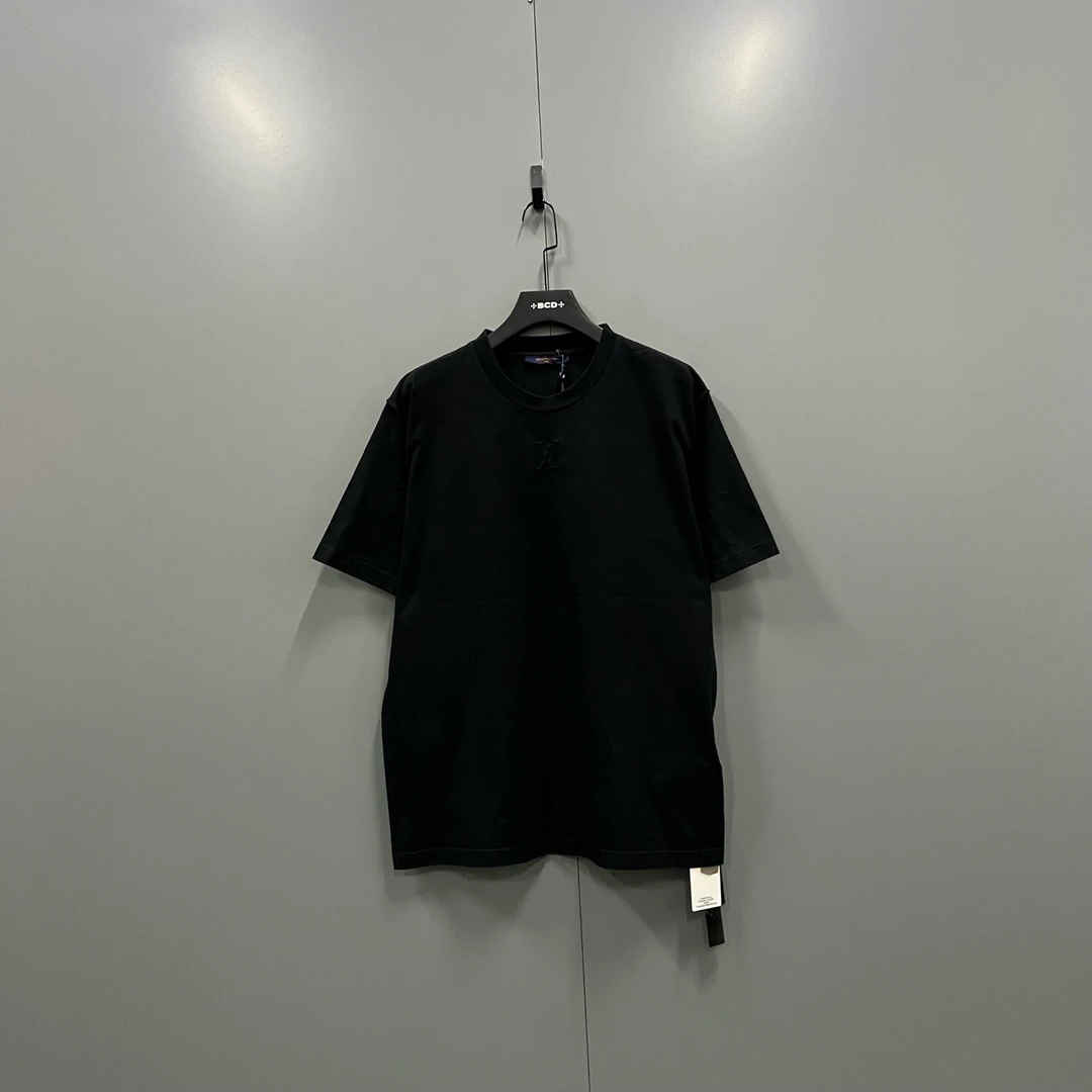 未使用 LouisVuitton/路易威登 (ll) 黑色浮雕短袖 XXL码/103024