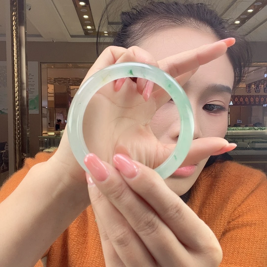 未镶嵌手镯石英质玉（非洲翠）