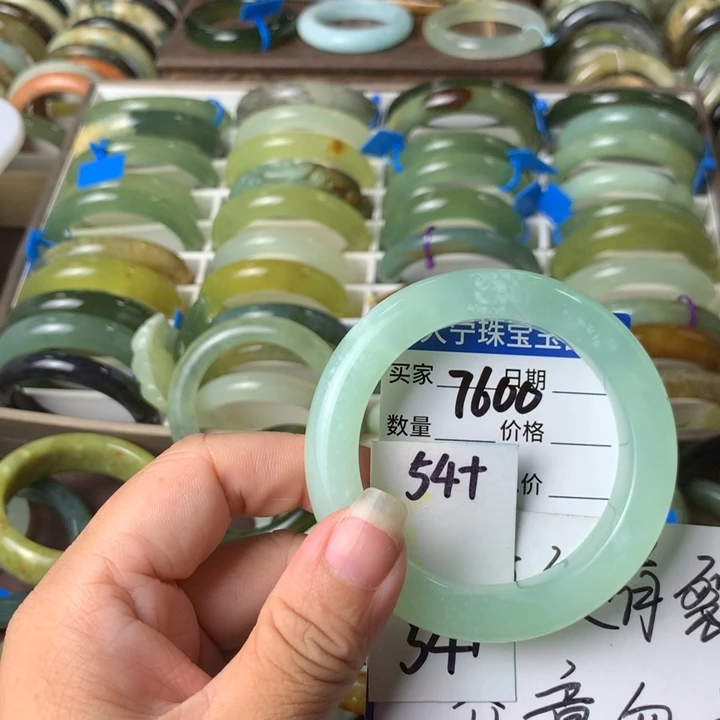 未镶嵌蛇纹石玉手镯刘*婧7600