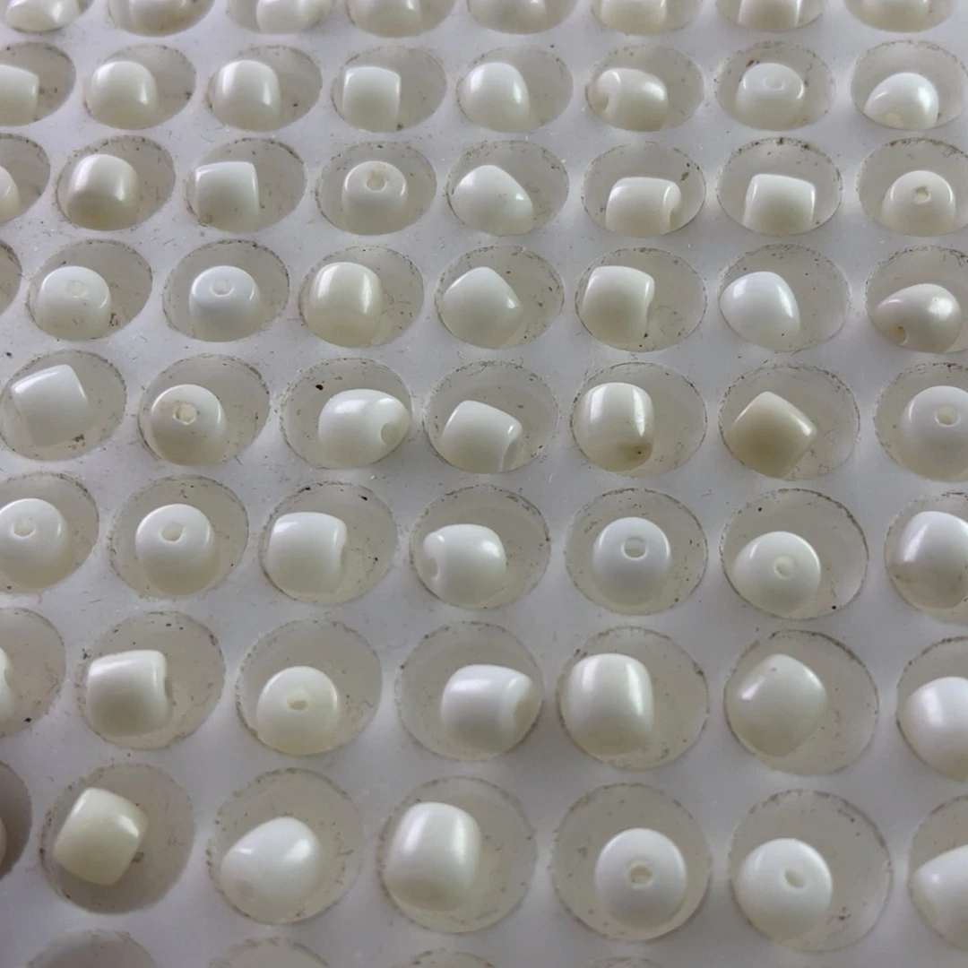 吊坠白玉菩提瑕疵7/6白玉直切300颗