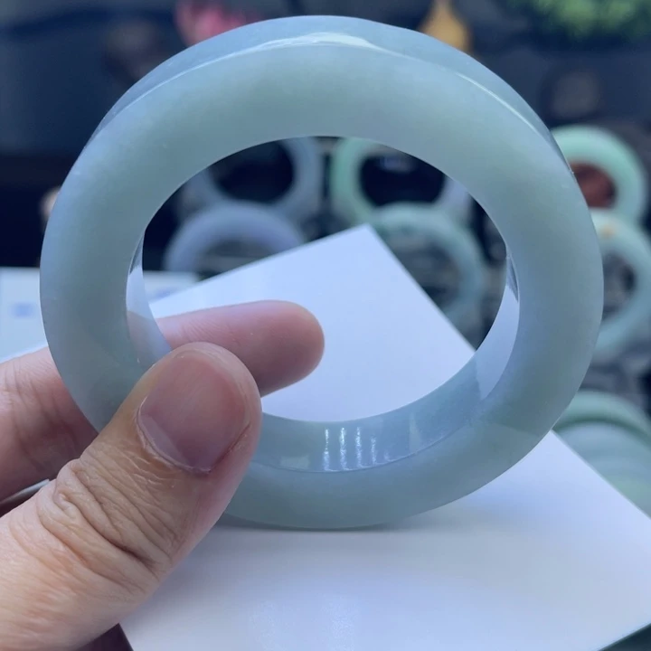 定制翡翠未镶嵌手镯