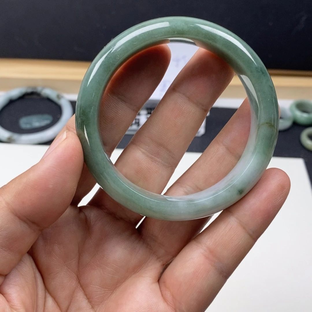 翡翠未镶嵌手镯55.5