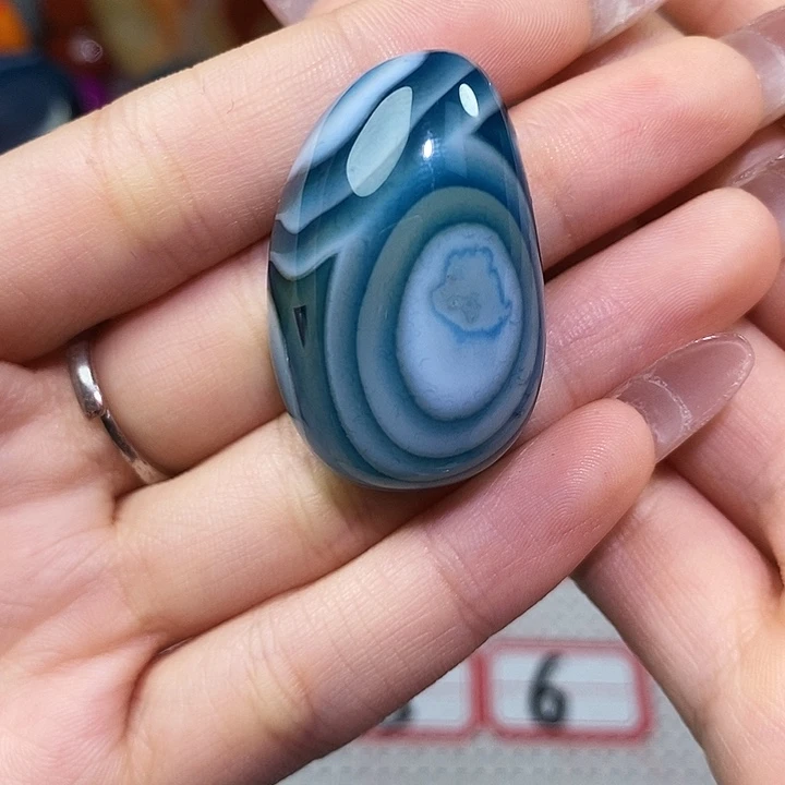 与***进未镶嵌玛瑙/玉髓珠宝奇石