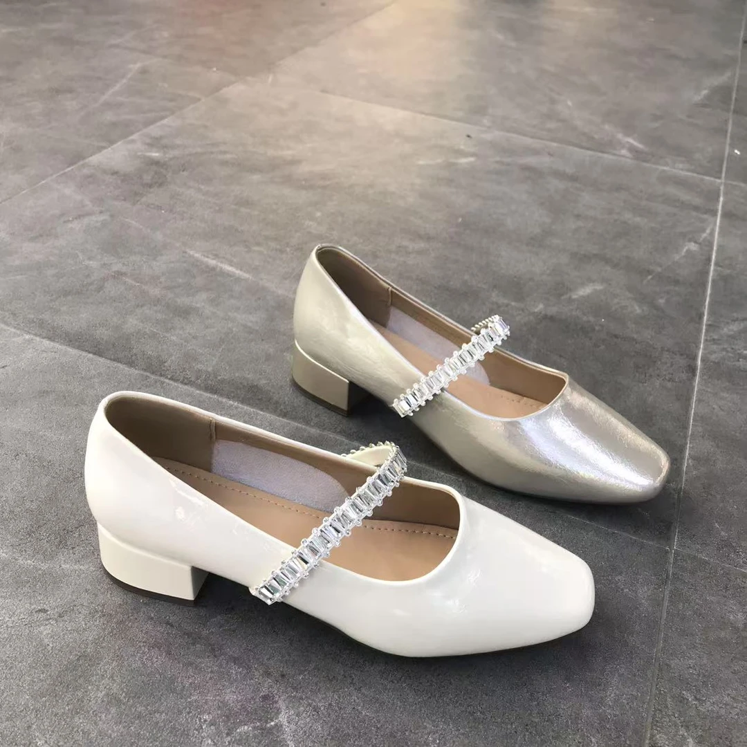 576513331夏季新款2025年舒适浅口单鞋一字带百搭女女士30-40岁