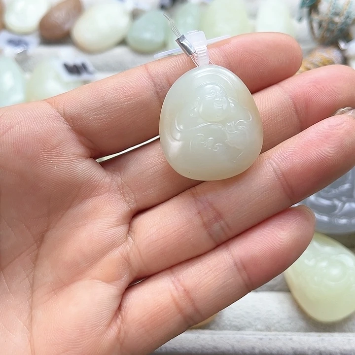 【闪购商品】颈饰未镶嵌和田玉一***?