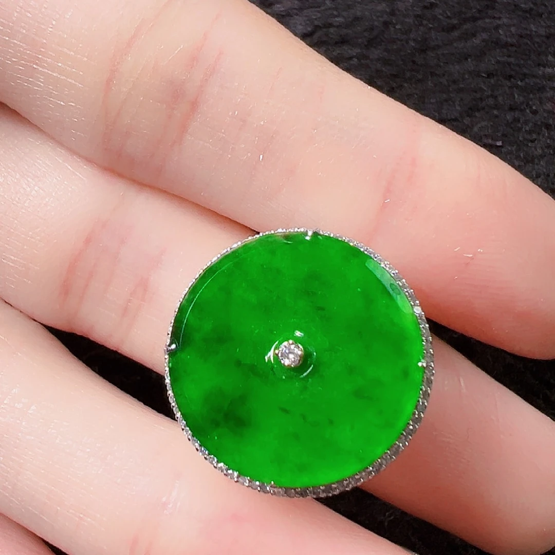 翡翠戒指18K金镶嵌签收后24小时鉴赏期，过时不退