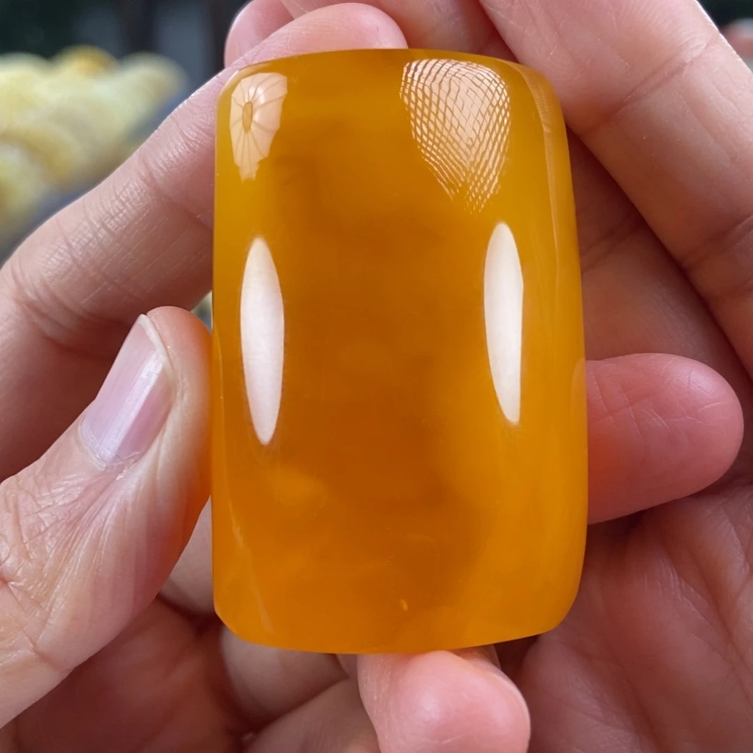 琥珀未镶嵌珠宝奇石28.72鸡油红无事牌