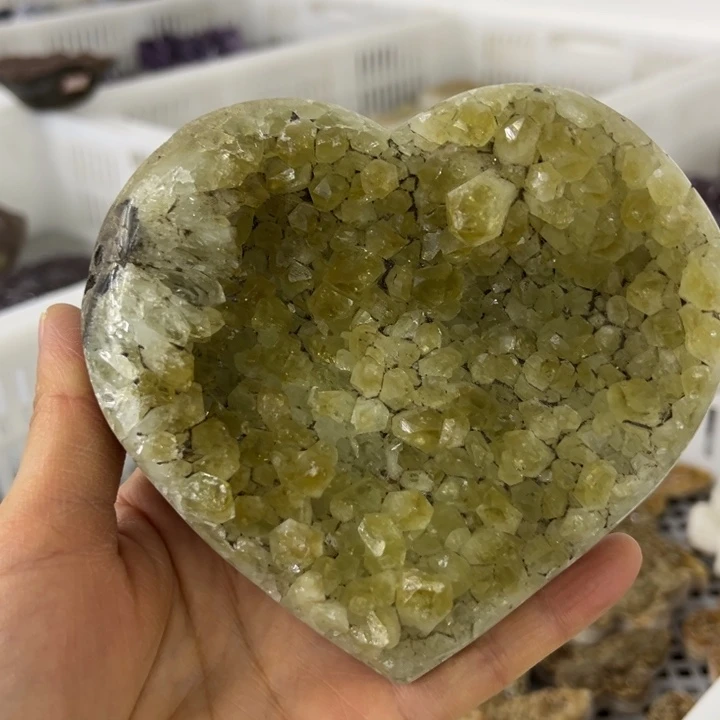 水晶未镶嵌珠宝半成品绿晶爱心