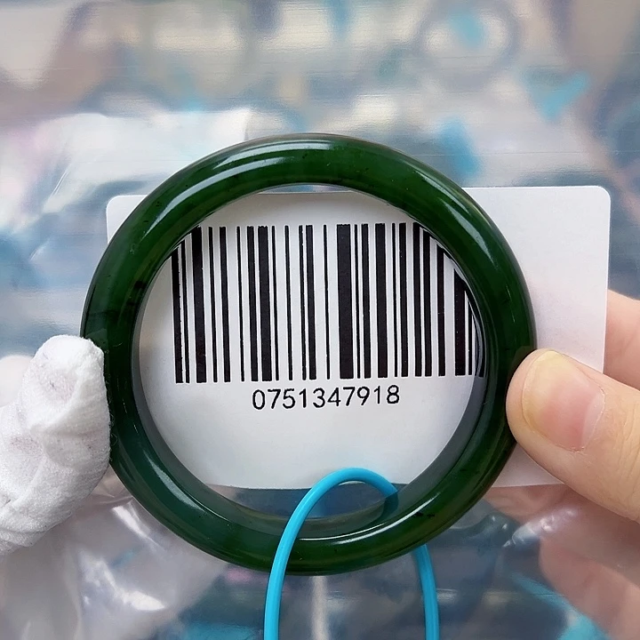 和田玉未镶嵌手镯微瑕52