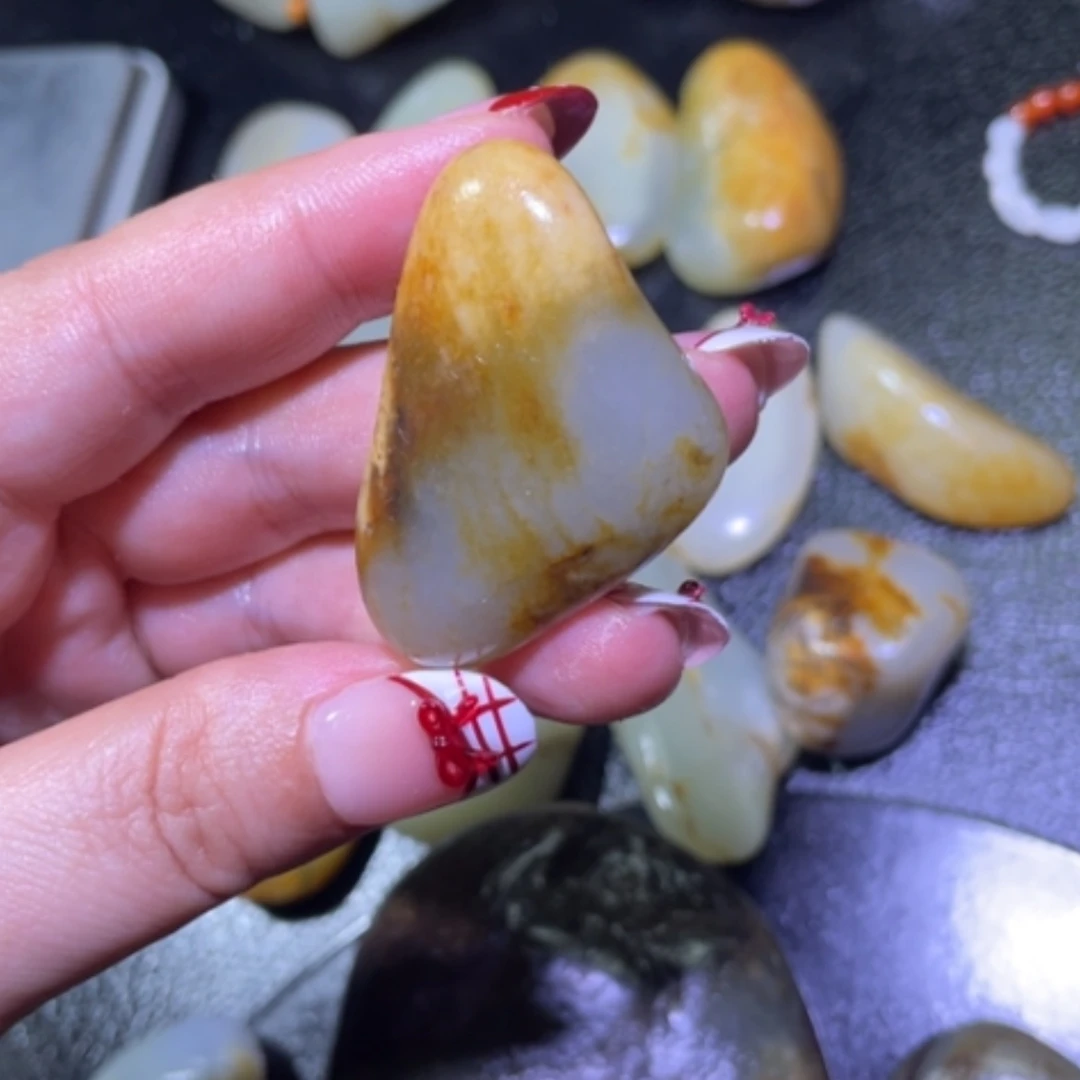 【闪购商品】颈饰未镶嵌和田玉人**态