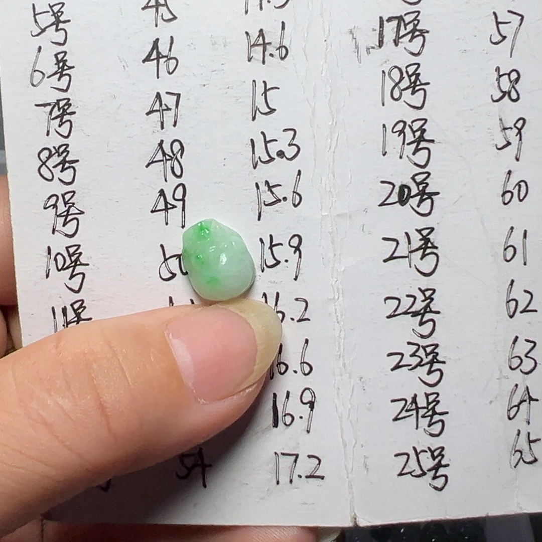 不***姐翡翠未镶嵌颈饰两头孔小貔貅一个150块编绳