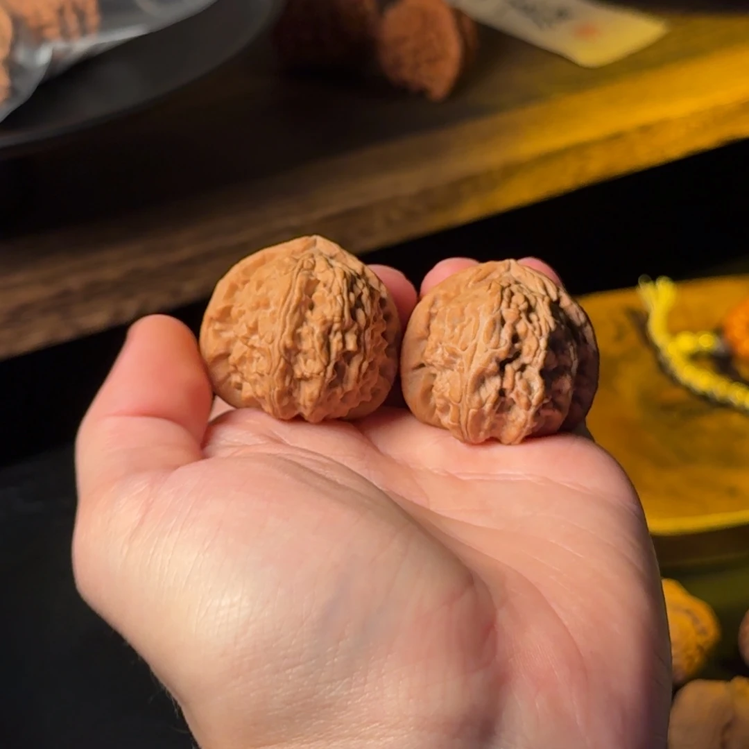 文玩核桃把件37mm白狮子 双筋 全品