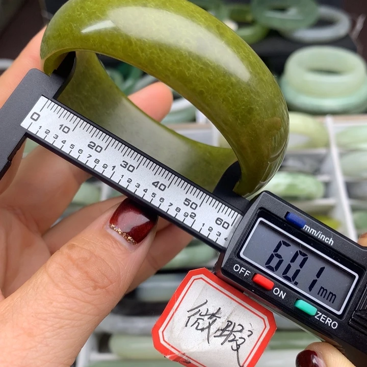 蛇纹石玉未镶嵌手镯620