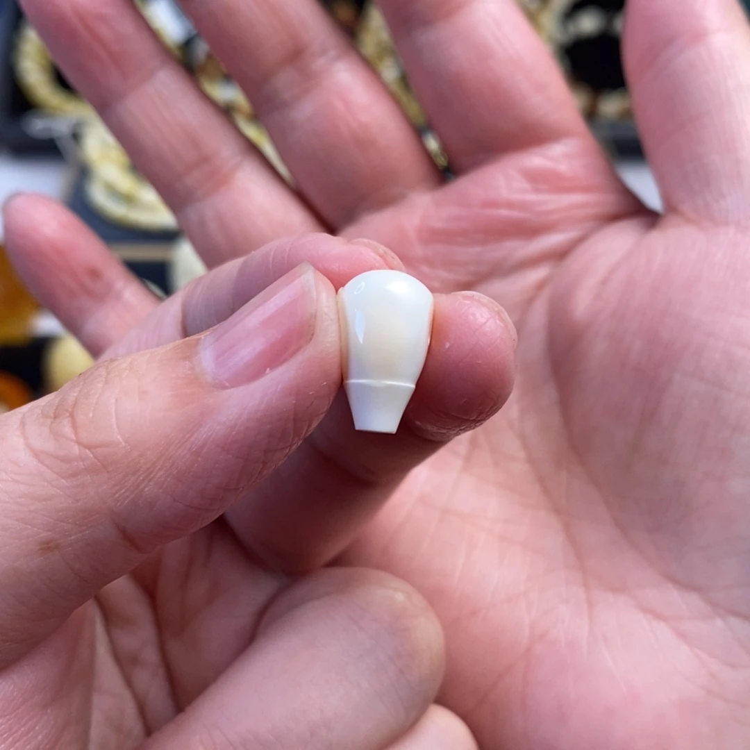 蜜蜡未镶嵌裸石瓷白三通8.6