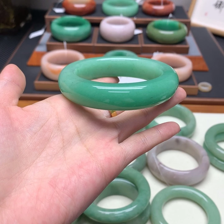 ****࿐石英质玉（非洲翠）未镶嵌舍