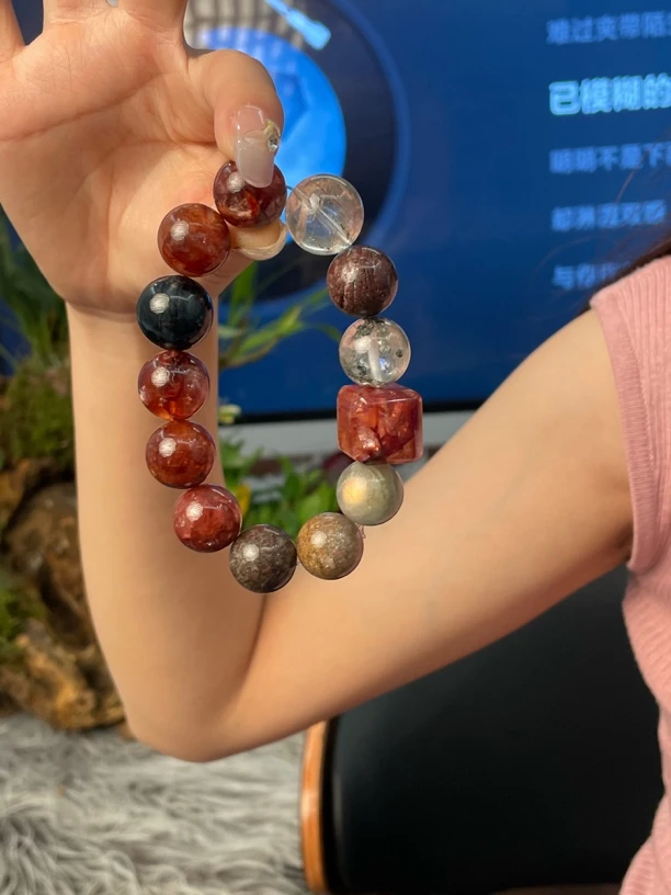 《花冠女神》红胶花+月光石（女性之石 ）天然设计手串15m-f05